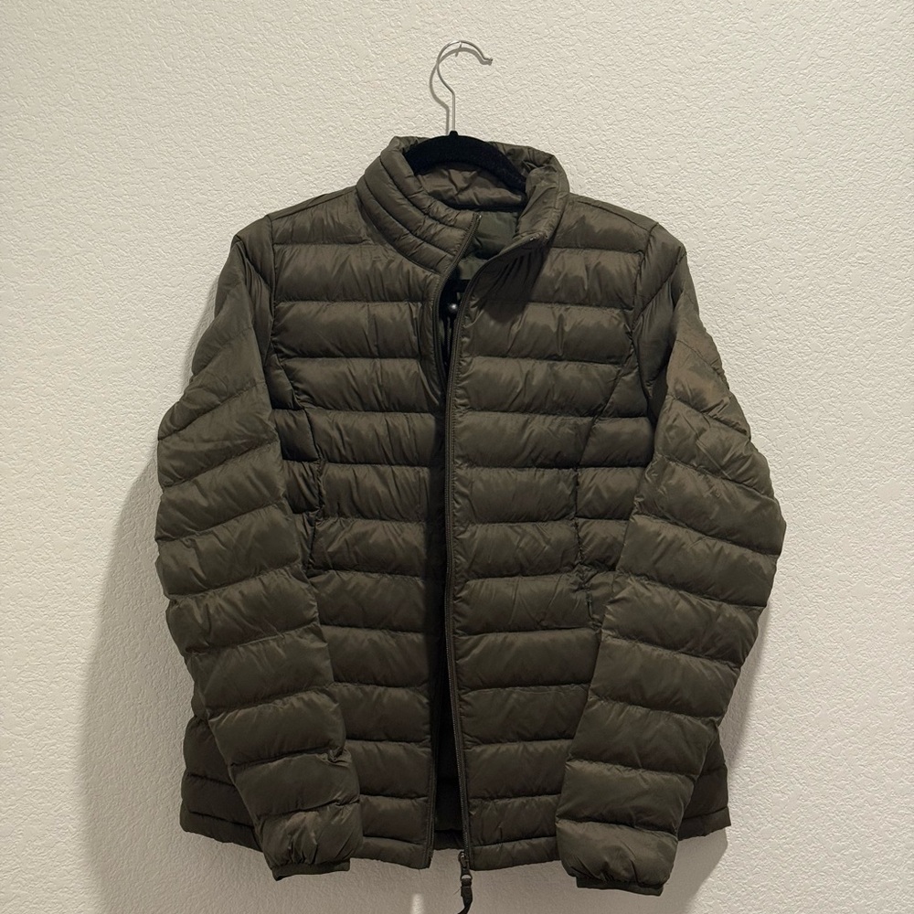 Amazon Essentials Women’s Dark Green Puffer Jacket